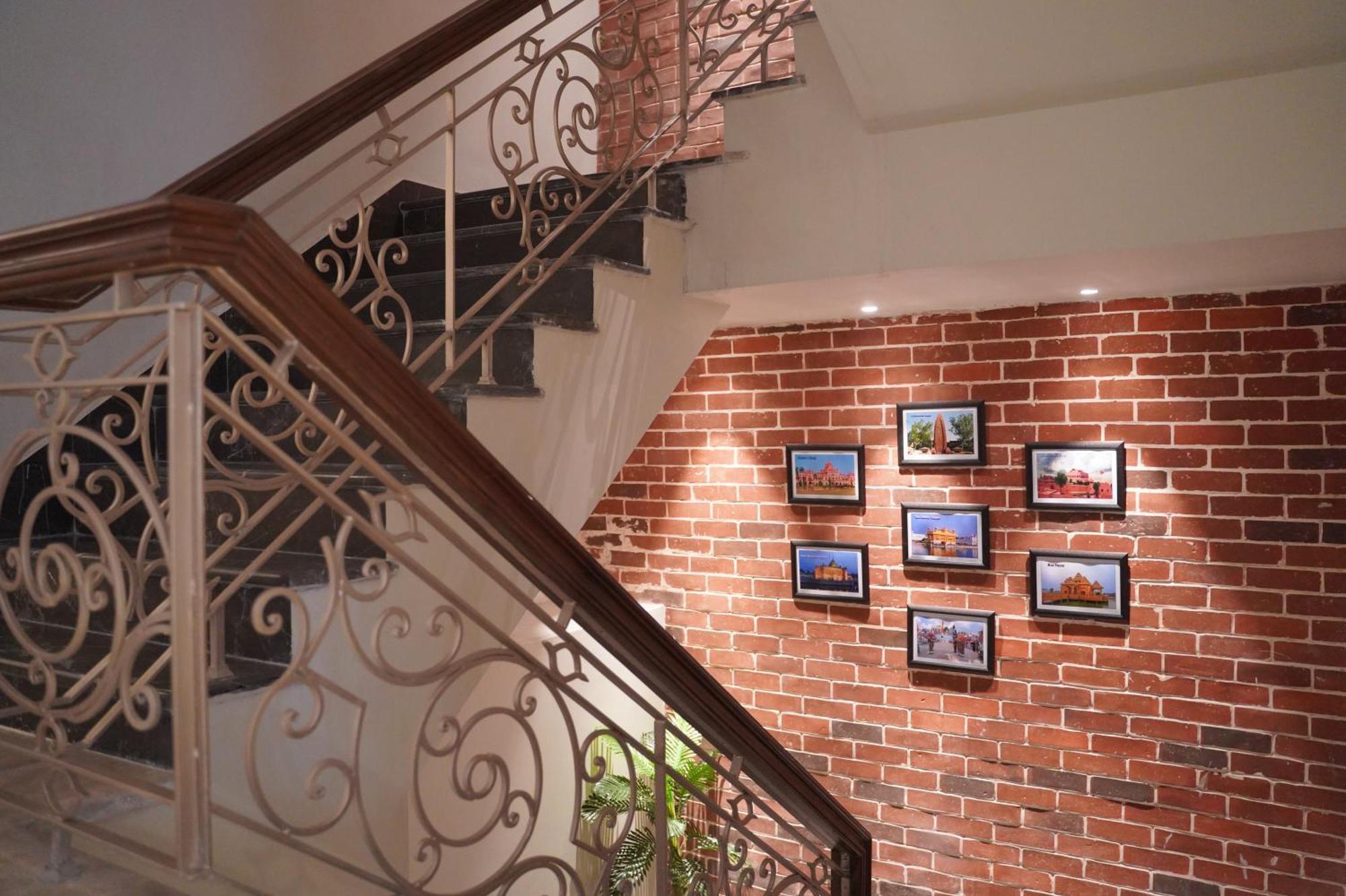 Country Inn Ayodhya - Opposite Airport Ngoại thất bức ảnh
