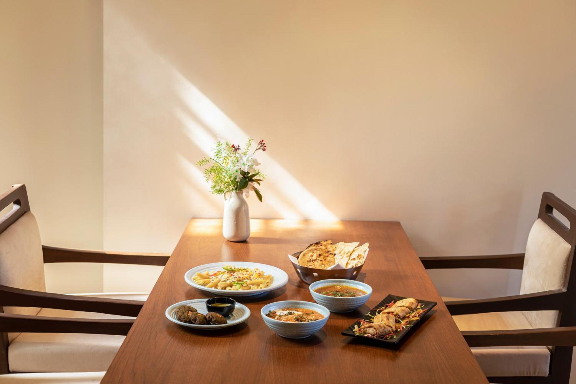 Country Inn Ayodhya - Opposite Airport Ngoại thất bức ảnh