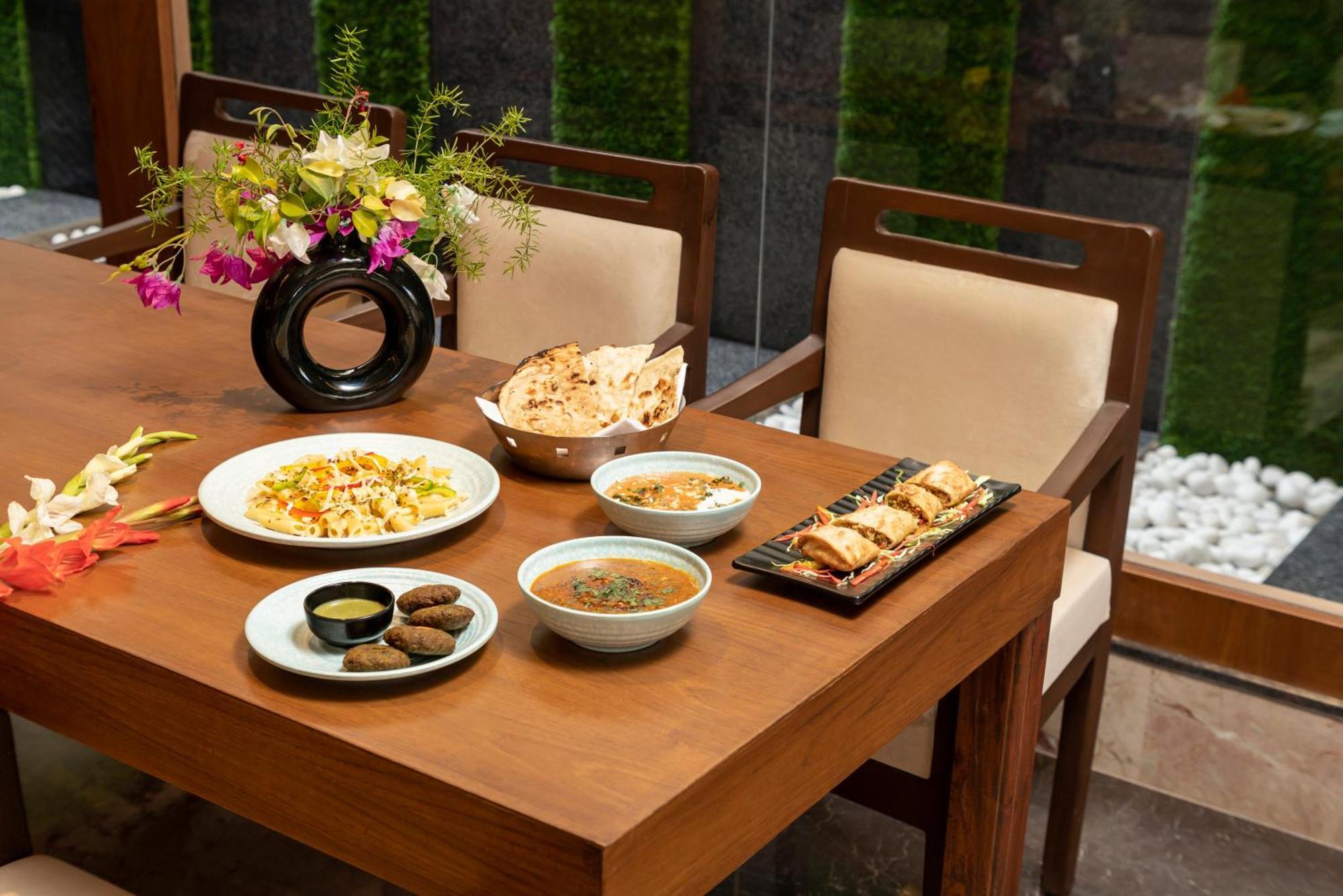 Country Inn Ayodhya - Opposite Airport Ngoại thất bức ảnh