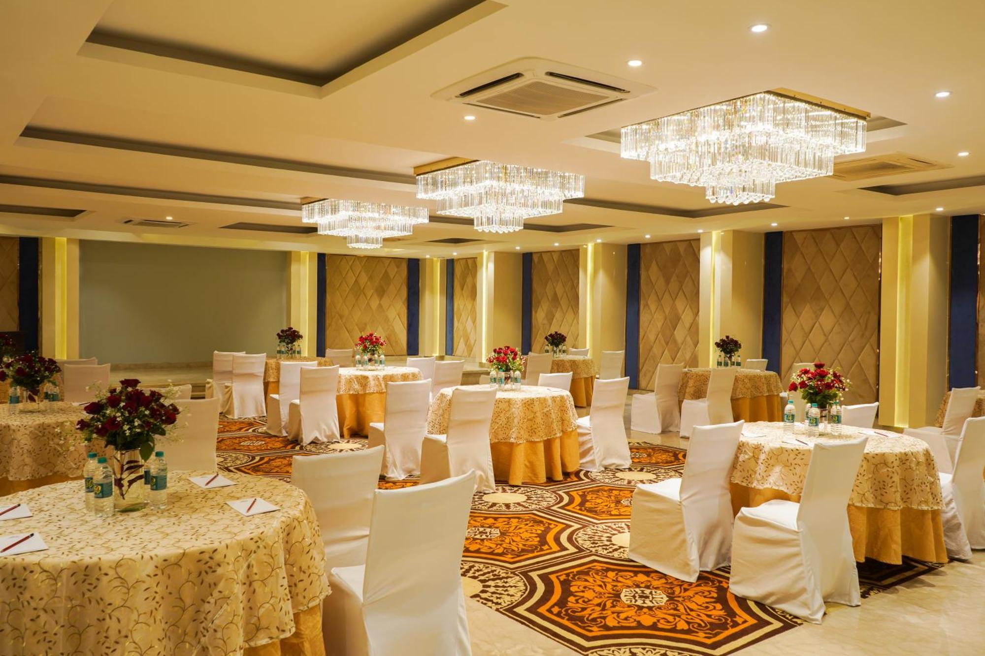 Country Inn Ayodhya - Opposite Airport Ngoại thất bức ảnh