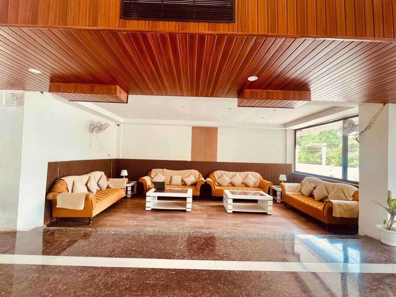 Country Inn Ayodhya - Opposite Airport Ngoại thất bức ảnh