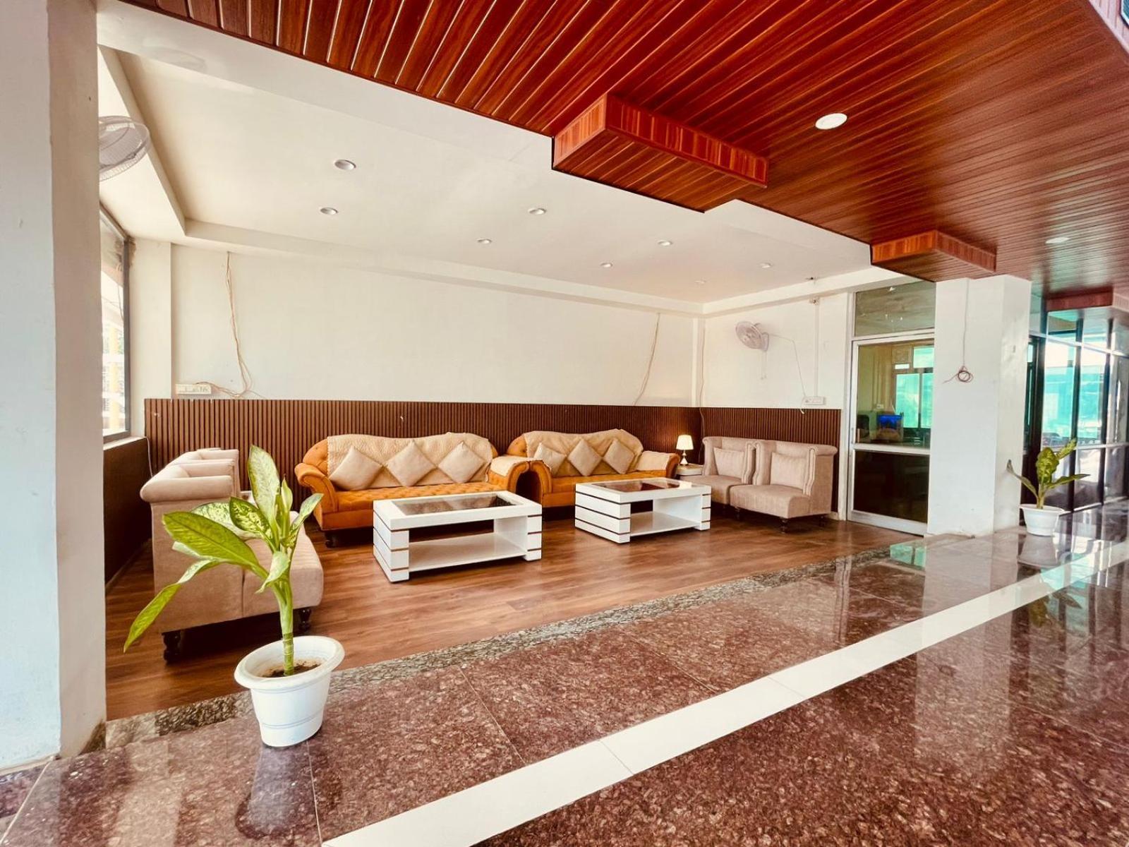 Country Inn Ayodhya - Opposite Airport Ngoại thất bức ảnh